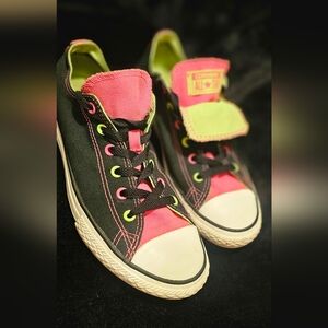 Converse youth 5 or women 7.5